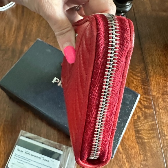 Authentic PRADA Red Calfskin V Diagramme Zippy Wallet RARE Stitched Leather - Picture 6 of 13